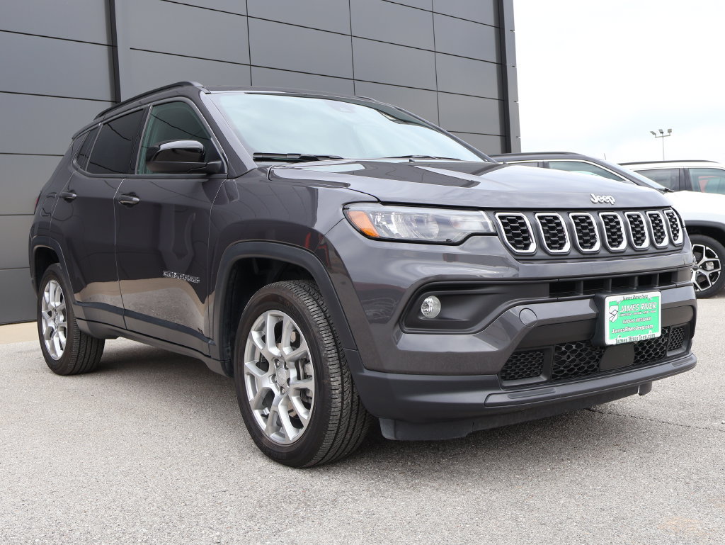 Used 2024 Jeep Compass Latitude AWD/4WD image 6