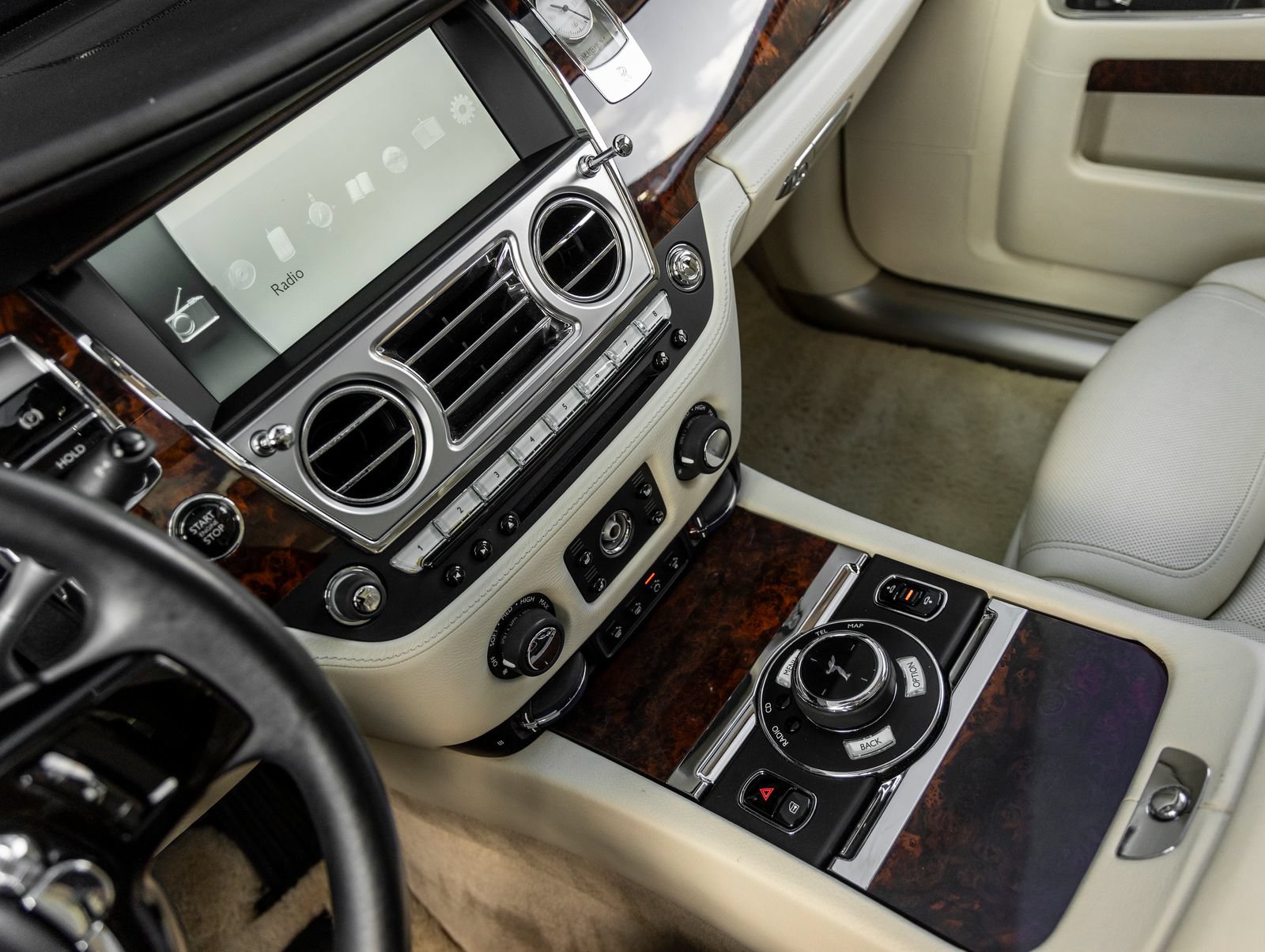Used 2015 Rolls-Royce Ghost RWD image 35