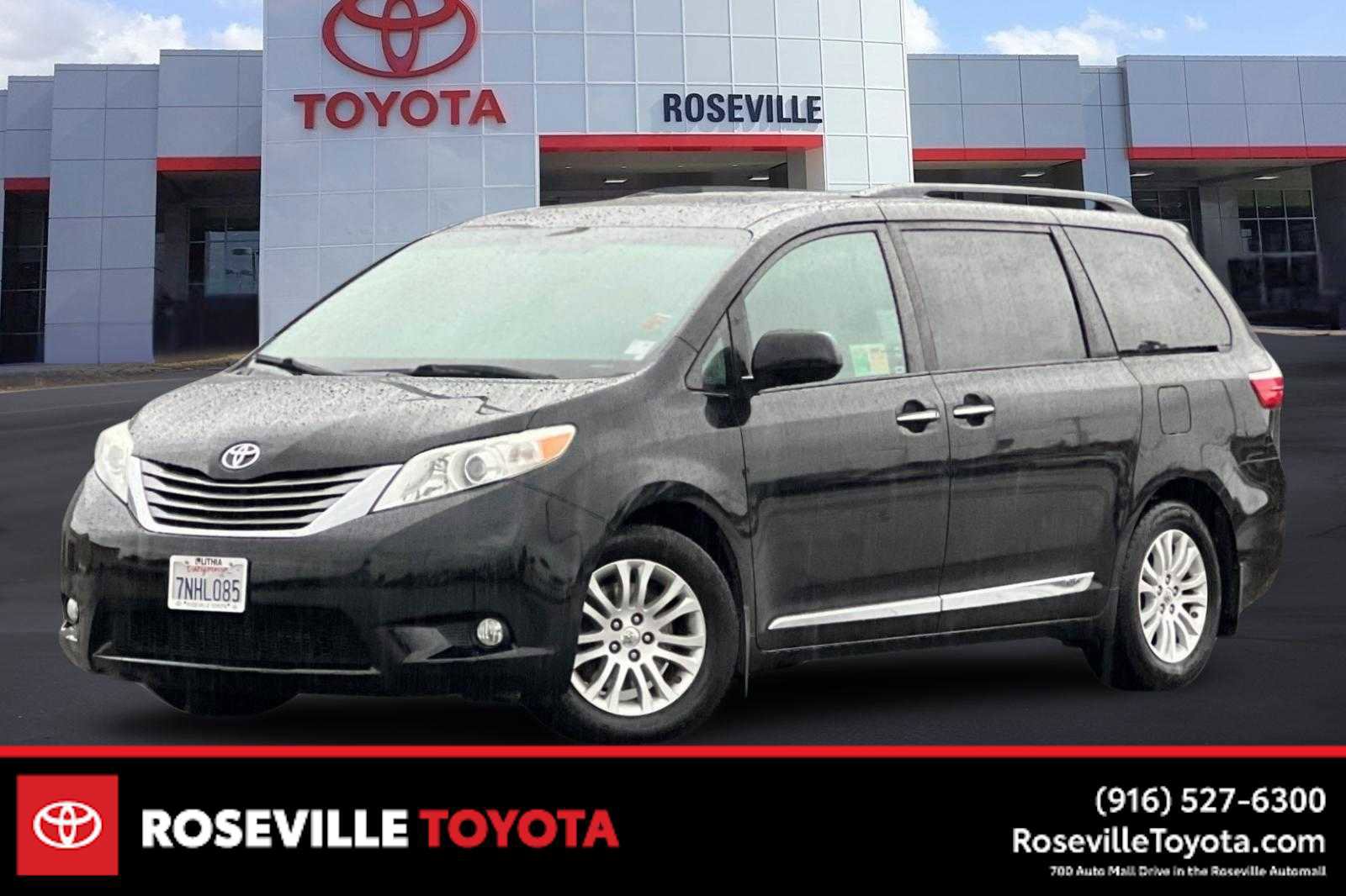 Used 2015 Toyota Sienna XLE w/ XLE Navigation Package image 1
