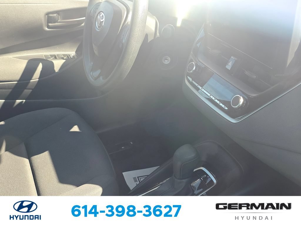 Used 2025 Toyota Corolla LE FWD image 13