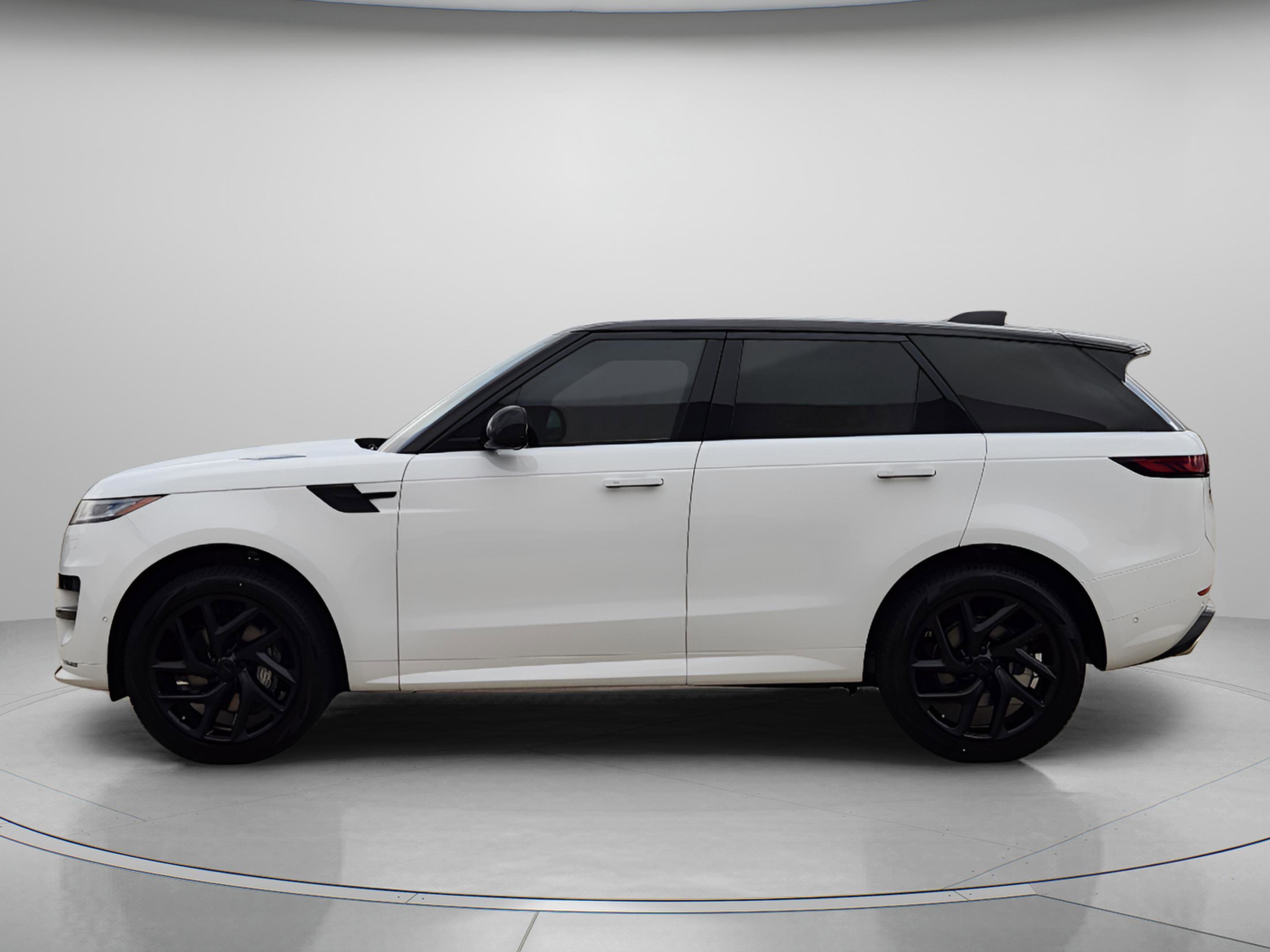 New 2026 Land Rover Range Rover Sport Dynamic SE AWD/4WD image 2
