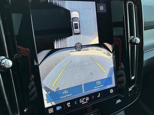 Certified 2025 Volvo XC40 B5 Plus AWD/4WD image 26