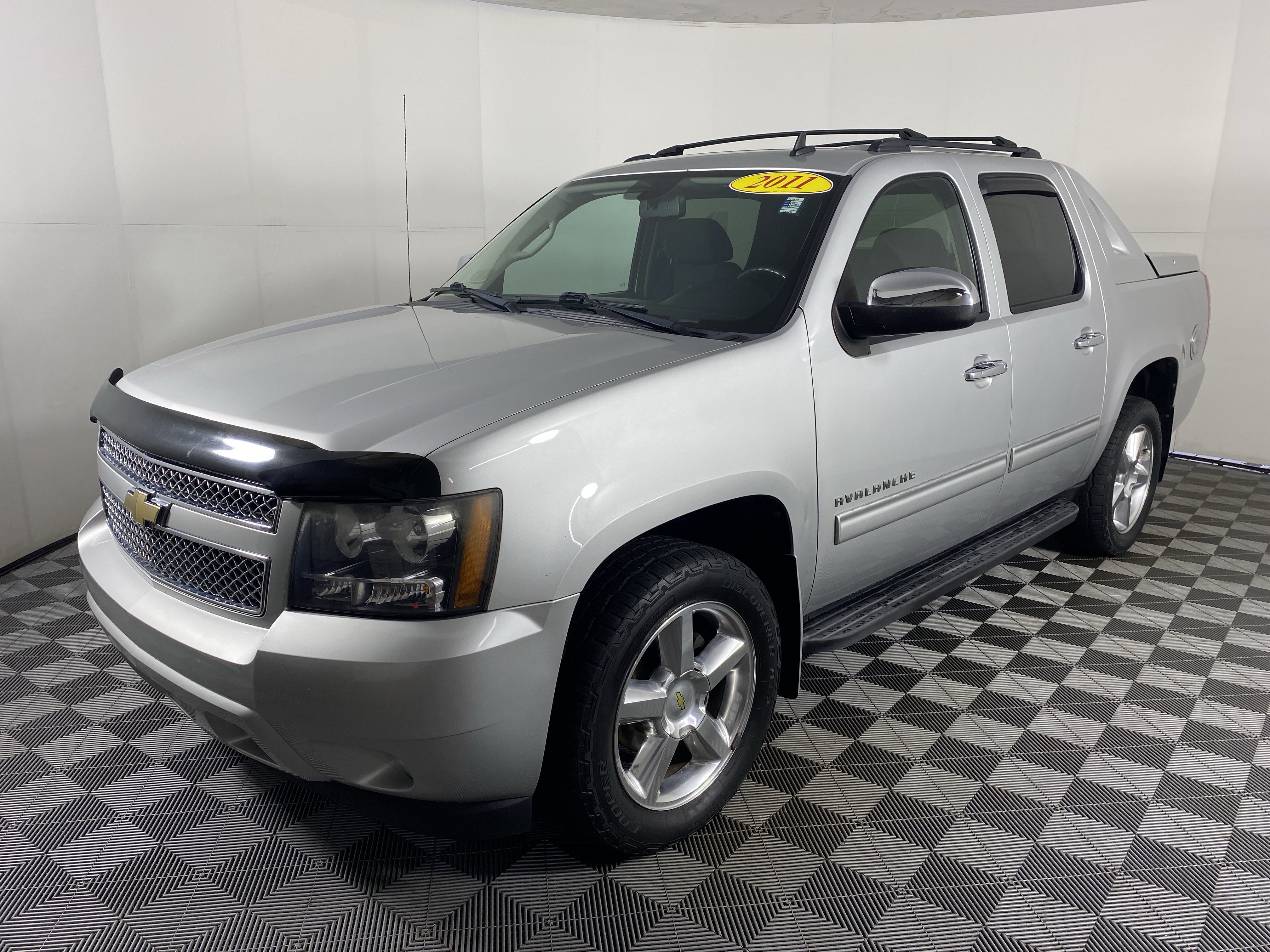 Used 2011 Chevrolet Avalanche LS w/ Regional Value Package AWD/4WD image 7