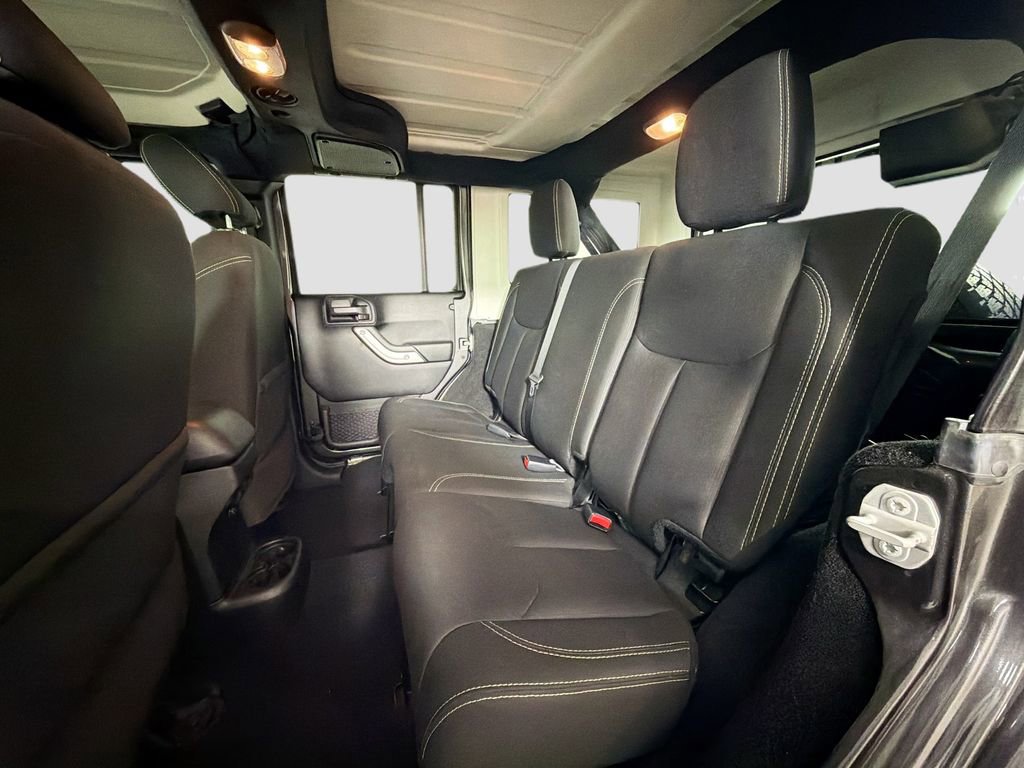Used 2018 Jeep Wrangler Unlimited Sahara AWD/4WD image 21