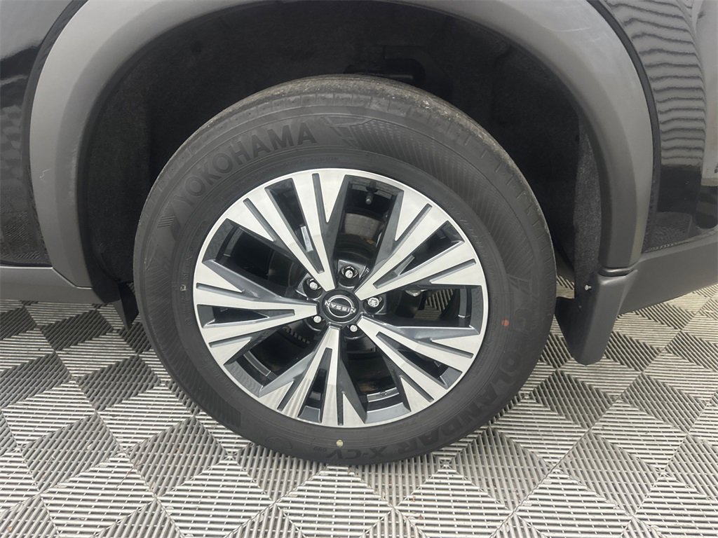 Used 2023 Nissan Rogue SV w/ SV Premium B Package image 21