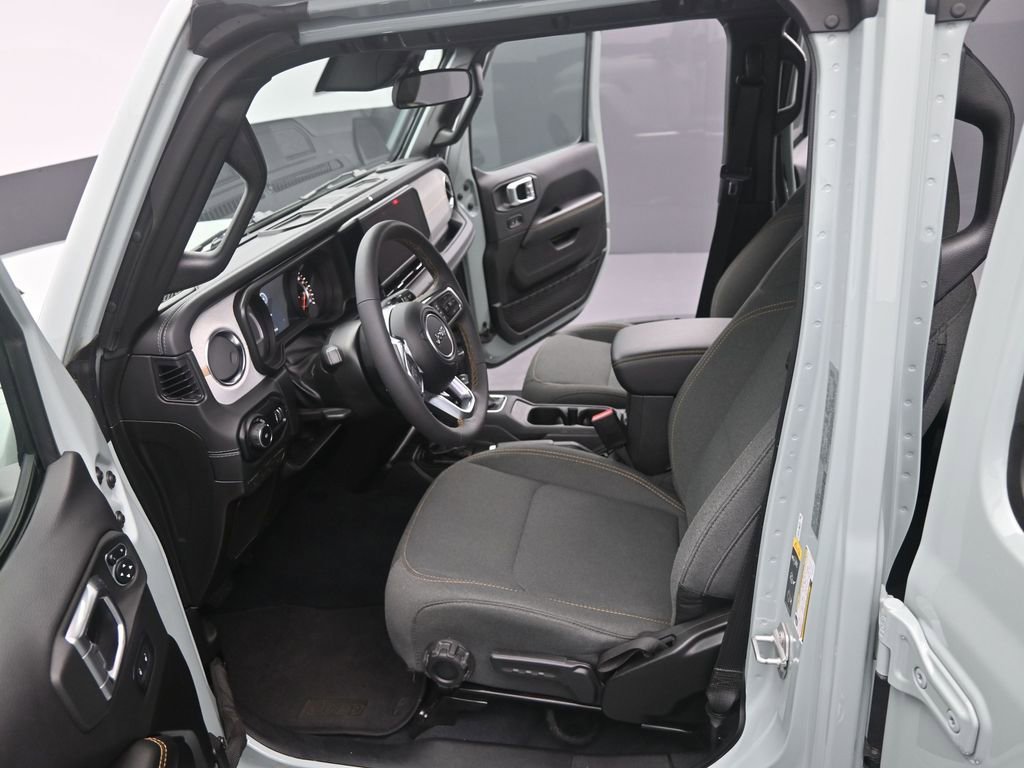 Used 2024 Jeep Wrangler Sahara image 10