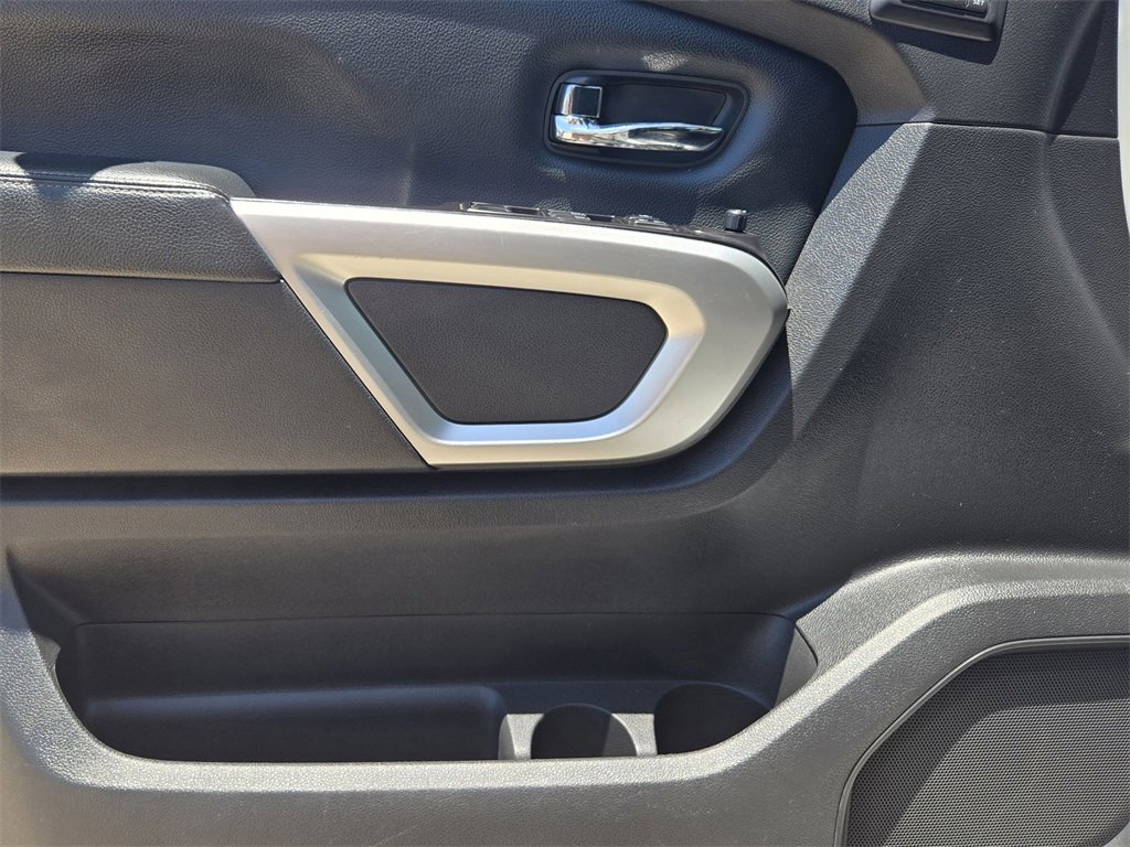 Used 2020 Nissan Titan SL w/ Moonroof Package image 23