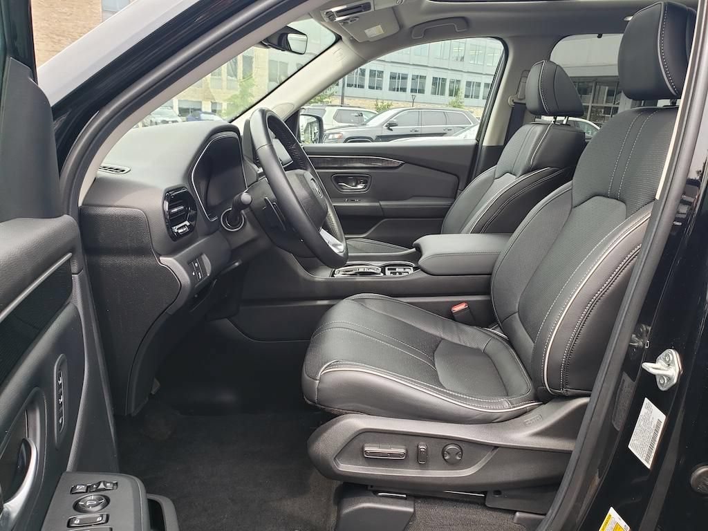 Used 2025 Honda Pilot Elite image 17