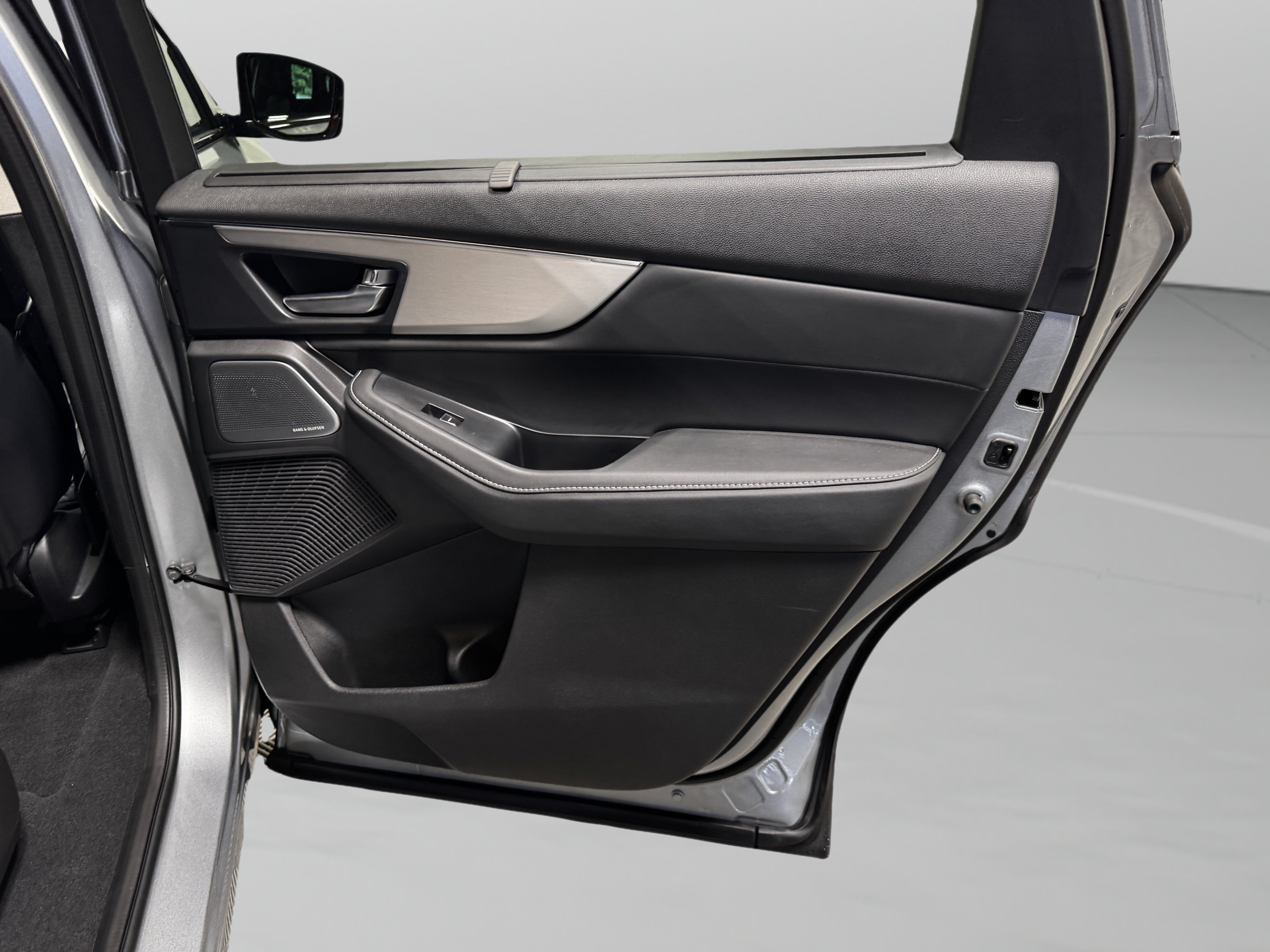 Certified 2026 Acura MDX w/ Technology Package FWD image 12
