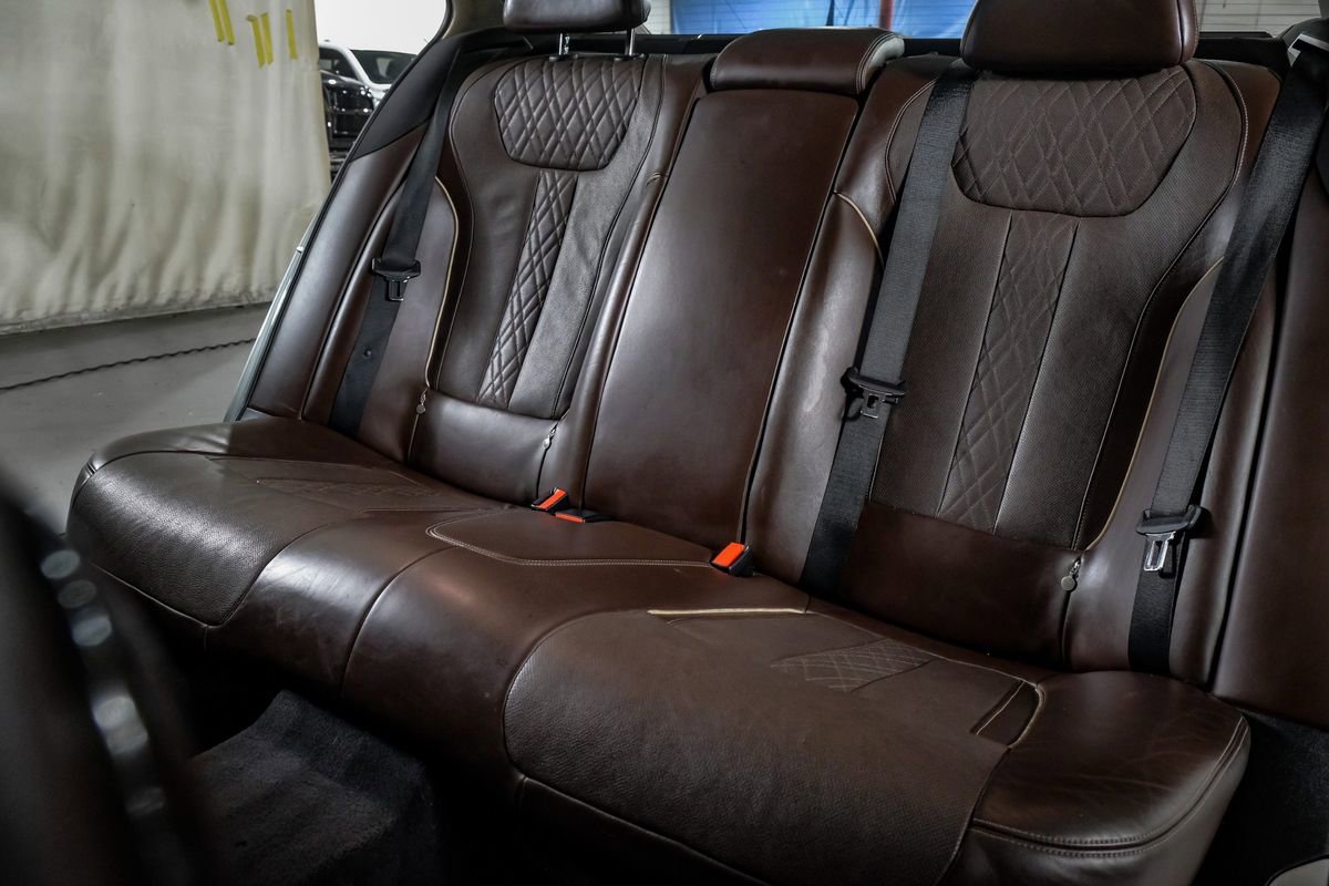 Used 2017 BMW 740i xDrive image 32