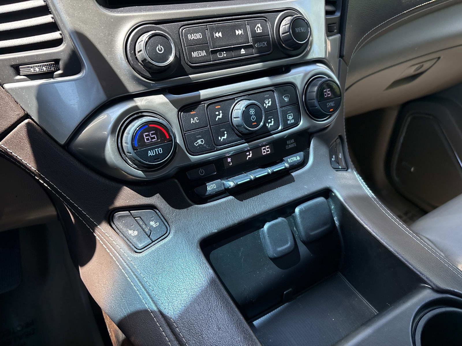 Used 2016 Chevrolet Suburban LT w/ Luxury Package RWD image 25