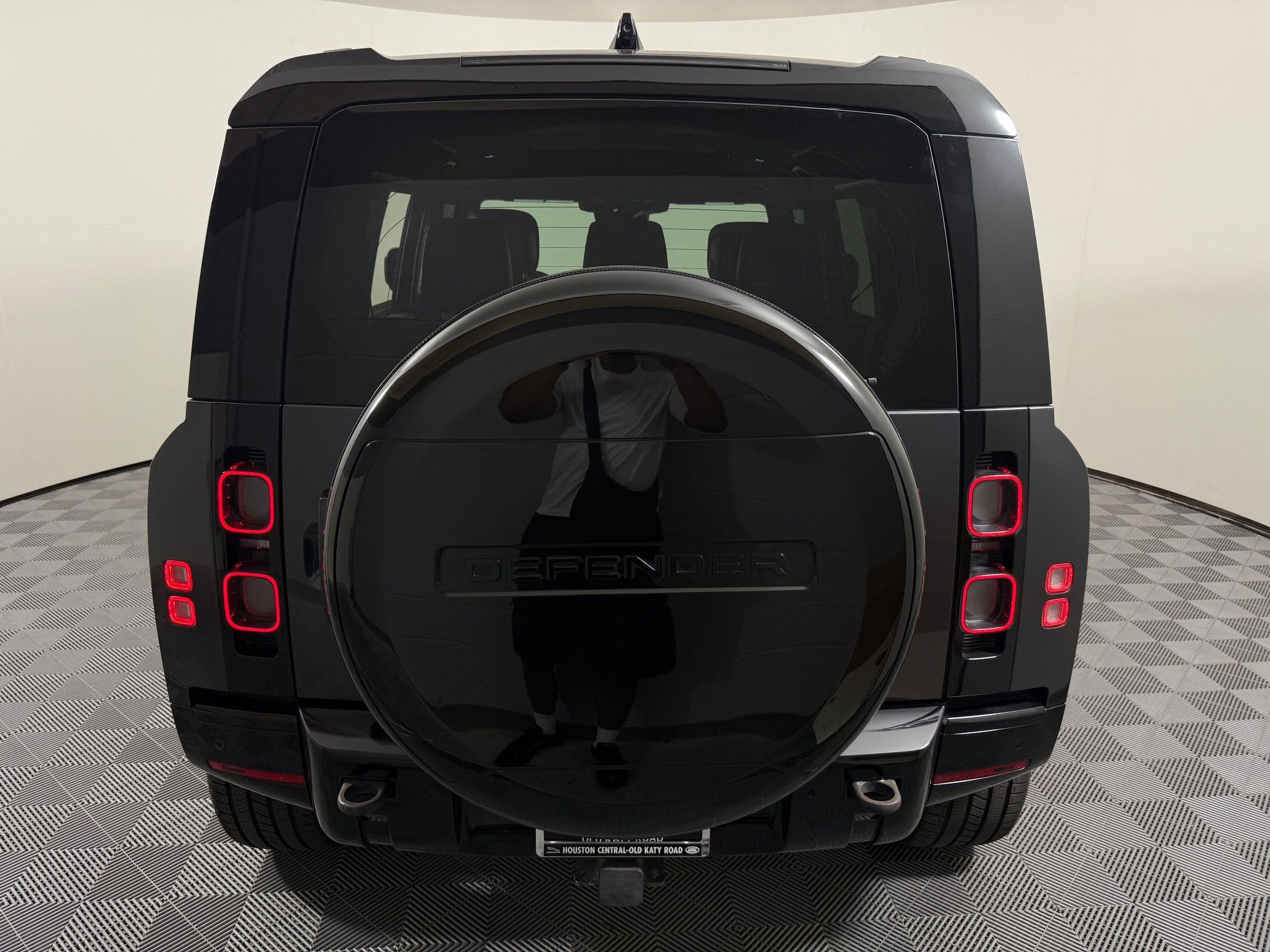 Used 2023 Land Rover Defender 110 X AWD/4WD image 10