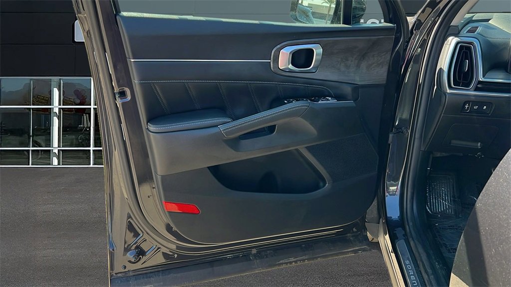 Certified 2025 Kia Sorento SX image 10