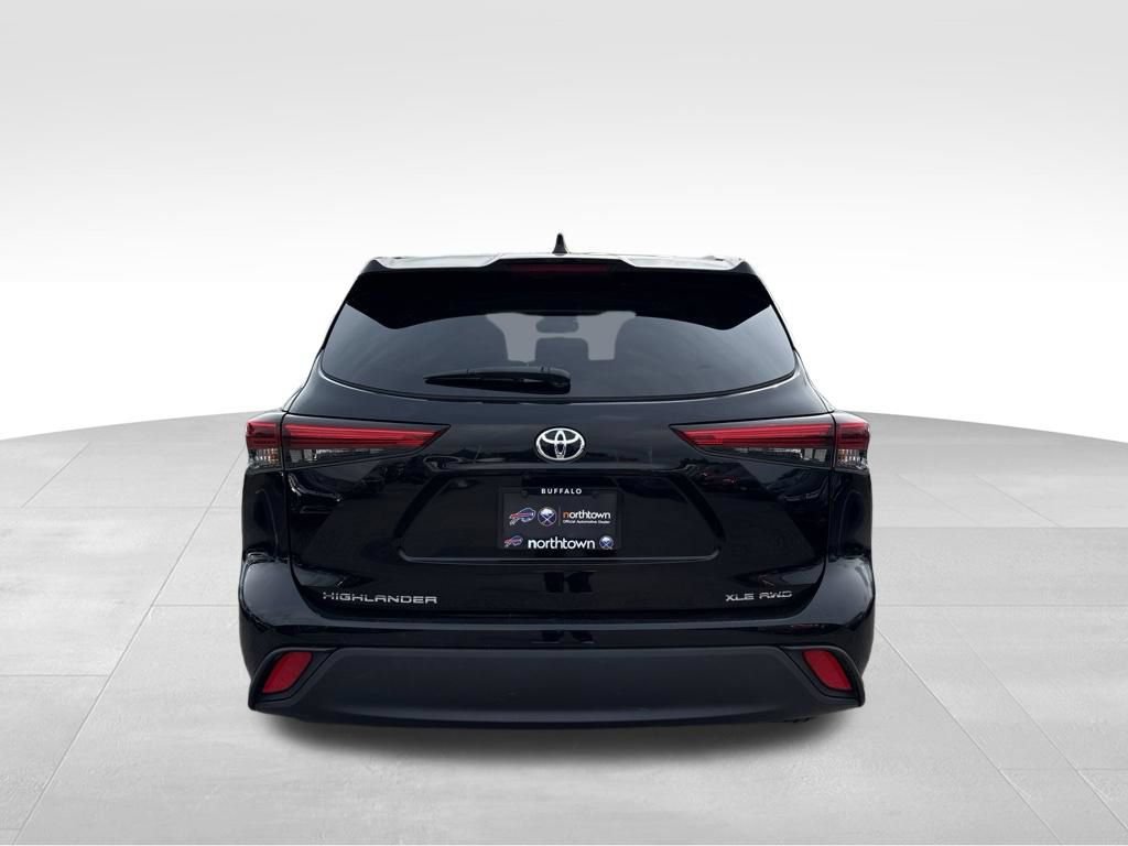 Used 2023 Toyota Highlander XLE AWD/4WD image 7