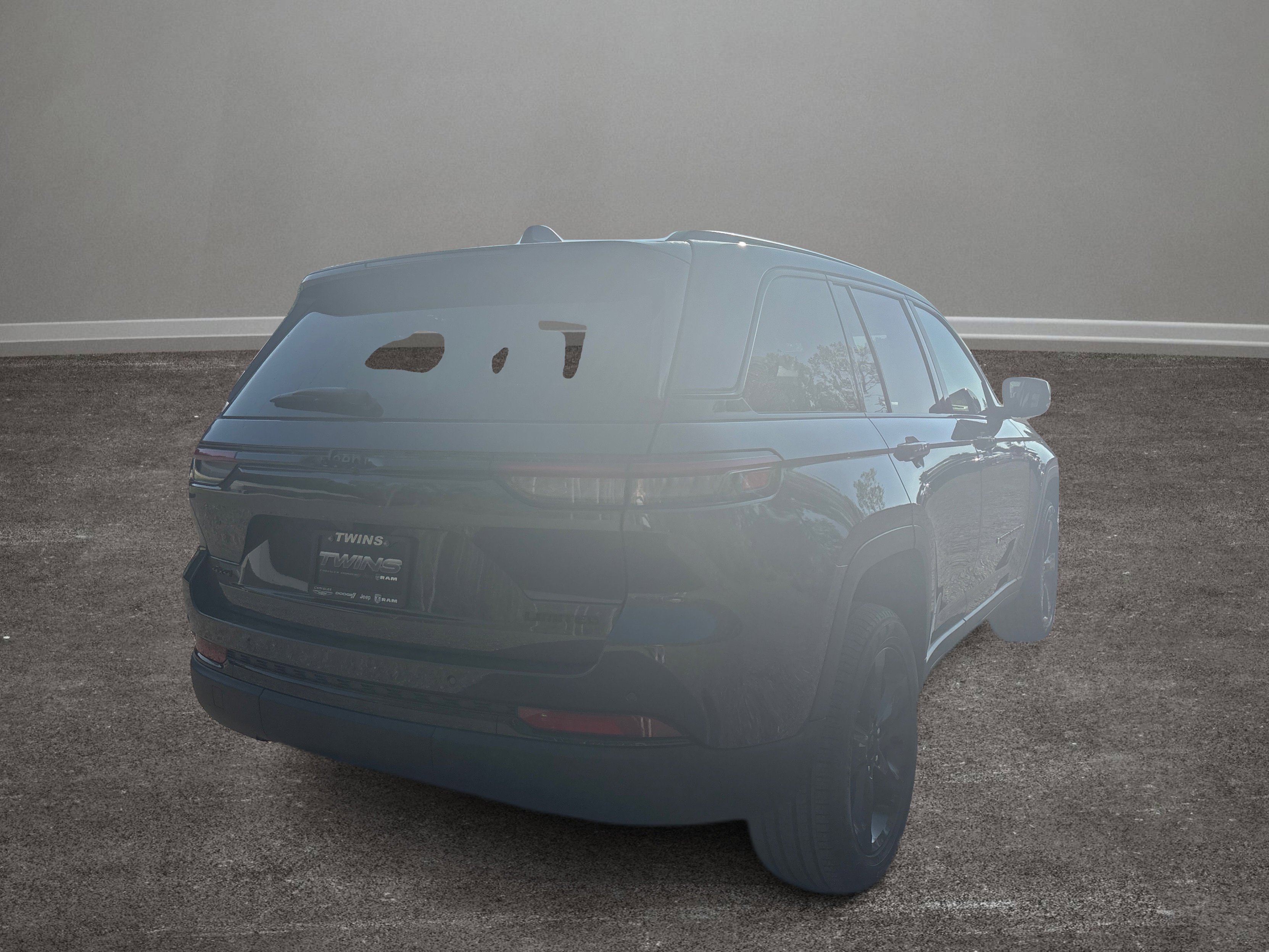 New 2025 Jeep Grand Cherokee Limited w/ Black Appearance Package image 35