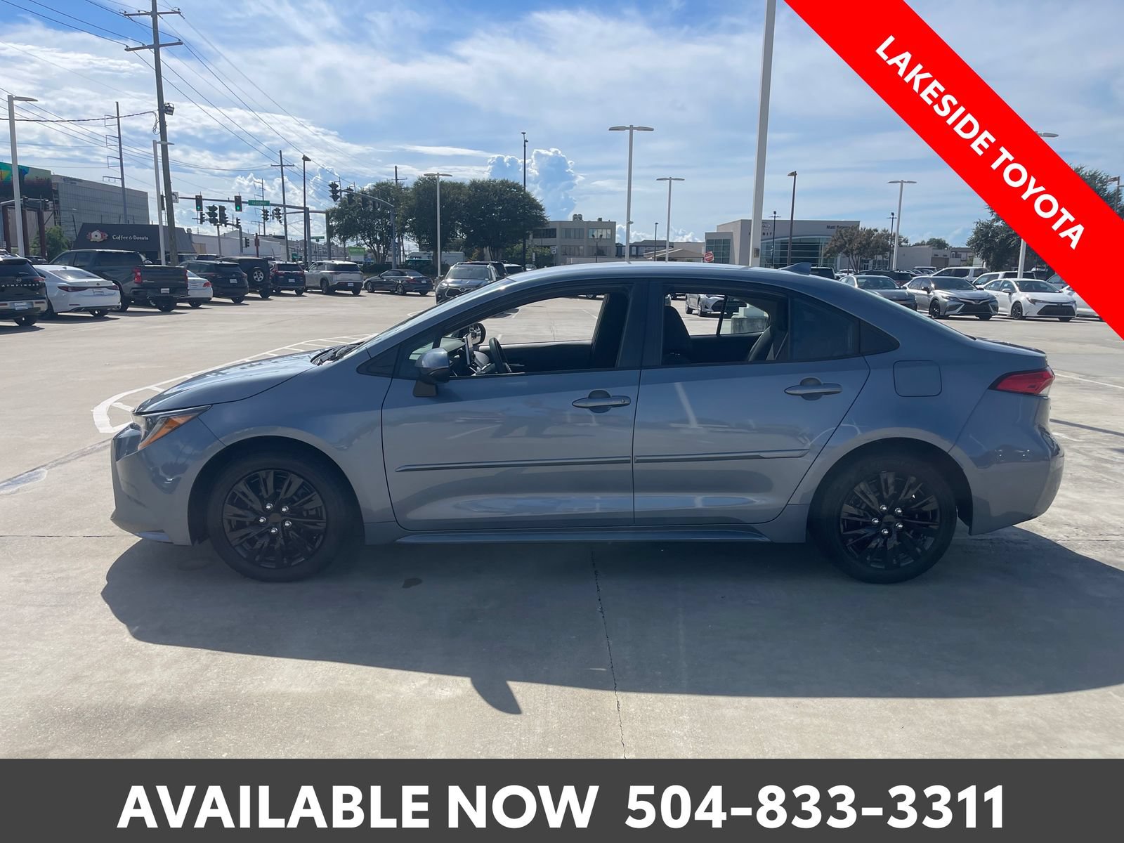 Used 2020 Toyota Corolla LE FWD image 2
