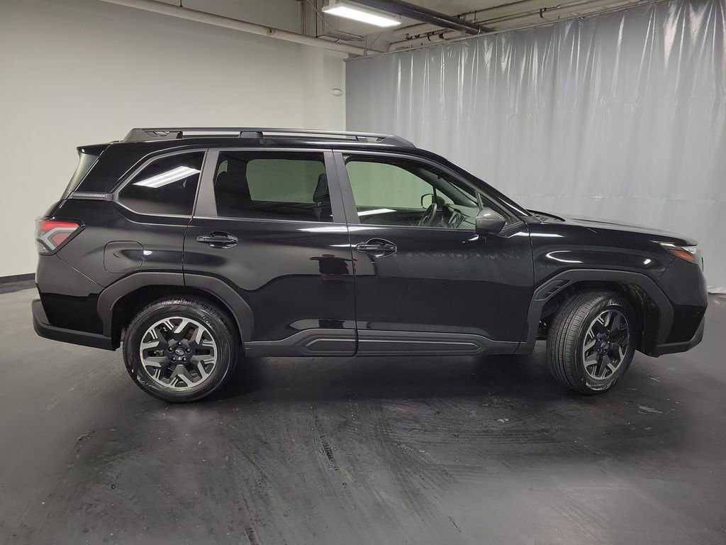 Used 2025 Subaru Forester Premium AWD/4WD image 9