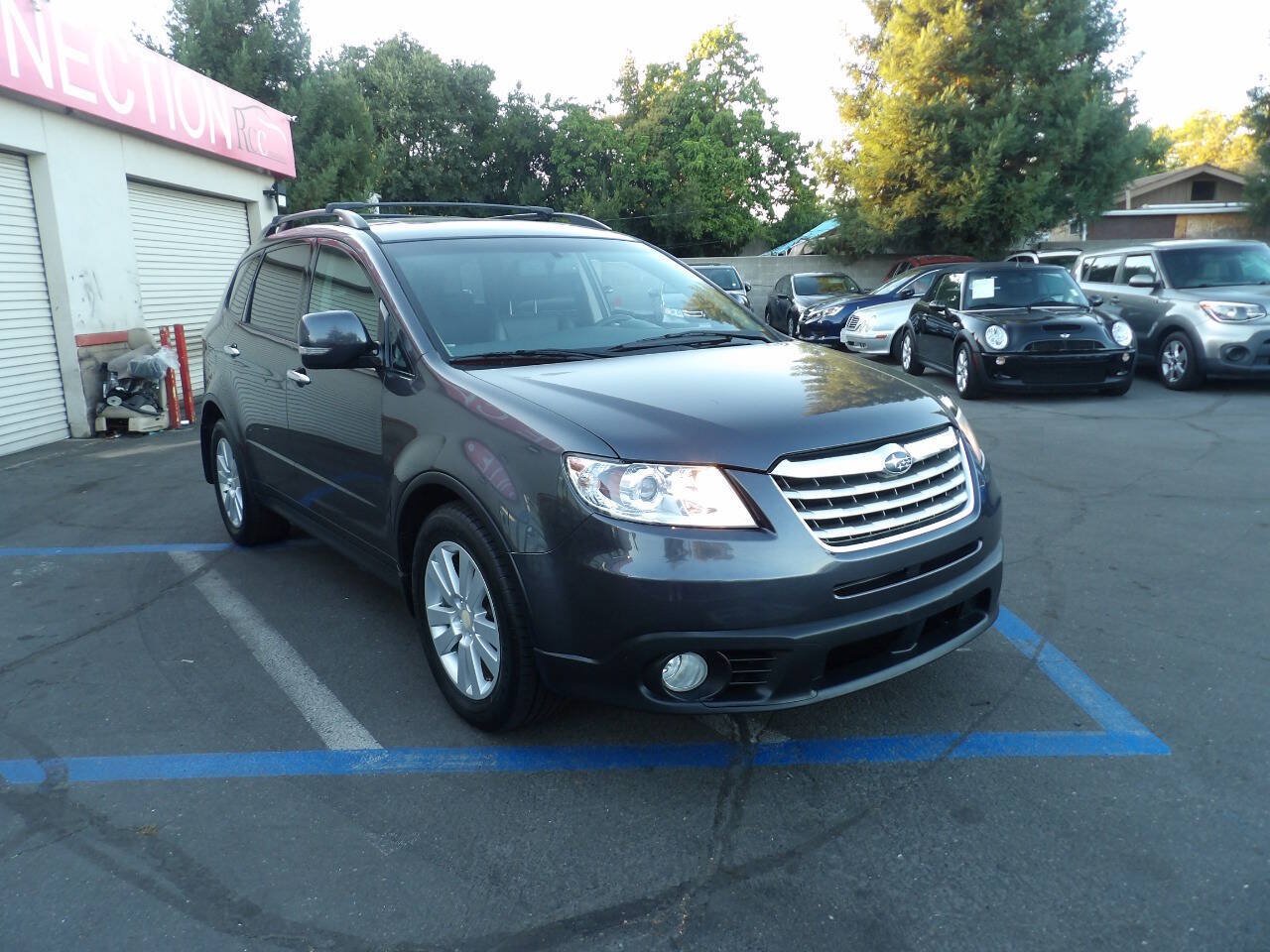Used 2011 Subaru Tribeca Limited w/ PWR Moonroof Pkg AWD/4WD image 2