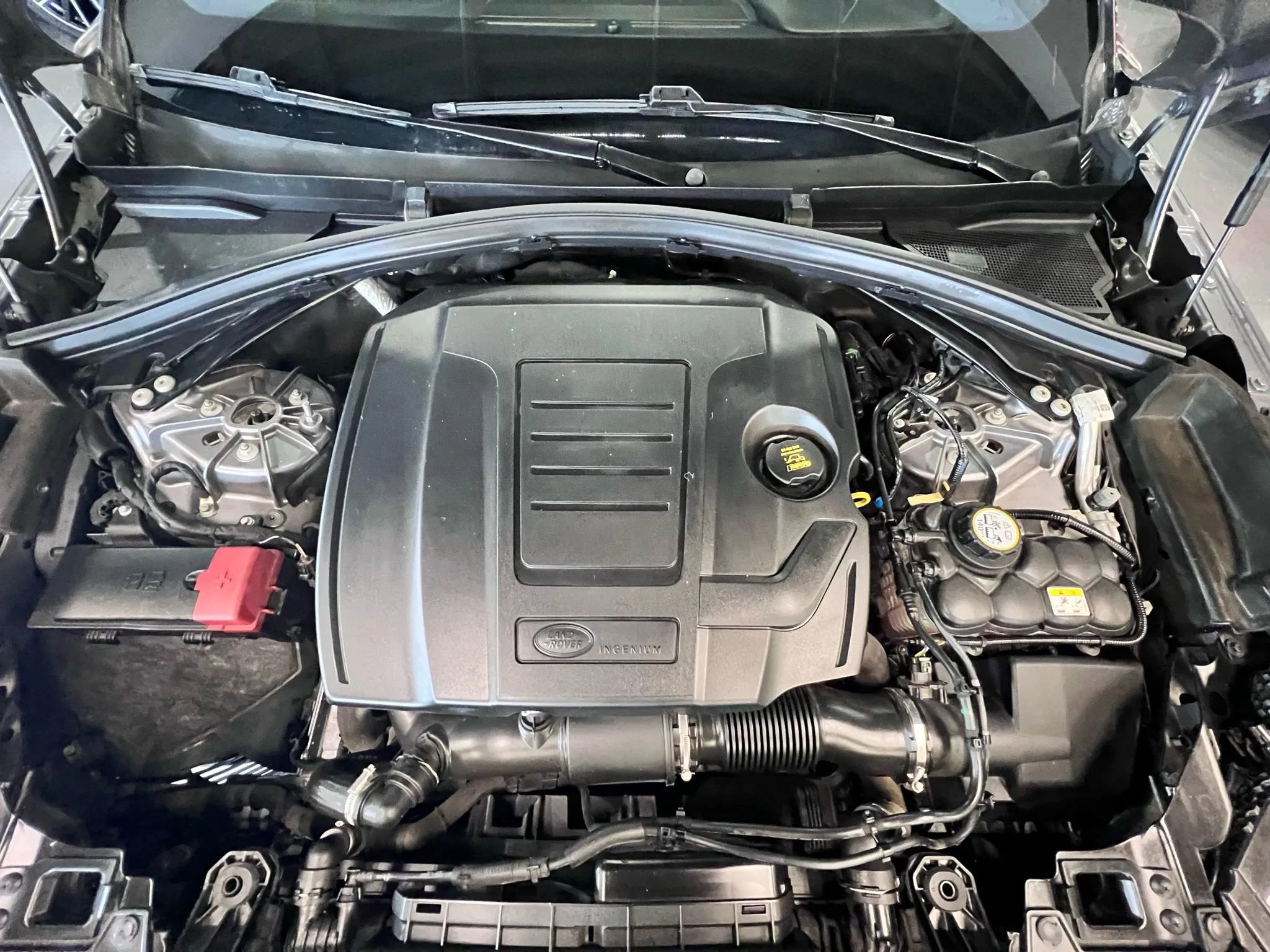 Used 2020 Land Rover Range Rover Velar R-Dynamic S image 38