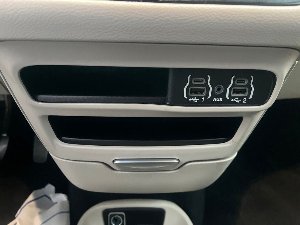 Used 2024 Chrysler Pacifica Touring-L FWD image 15