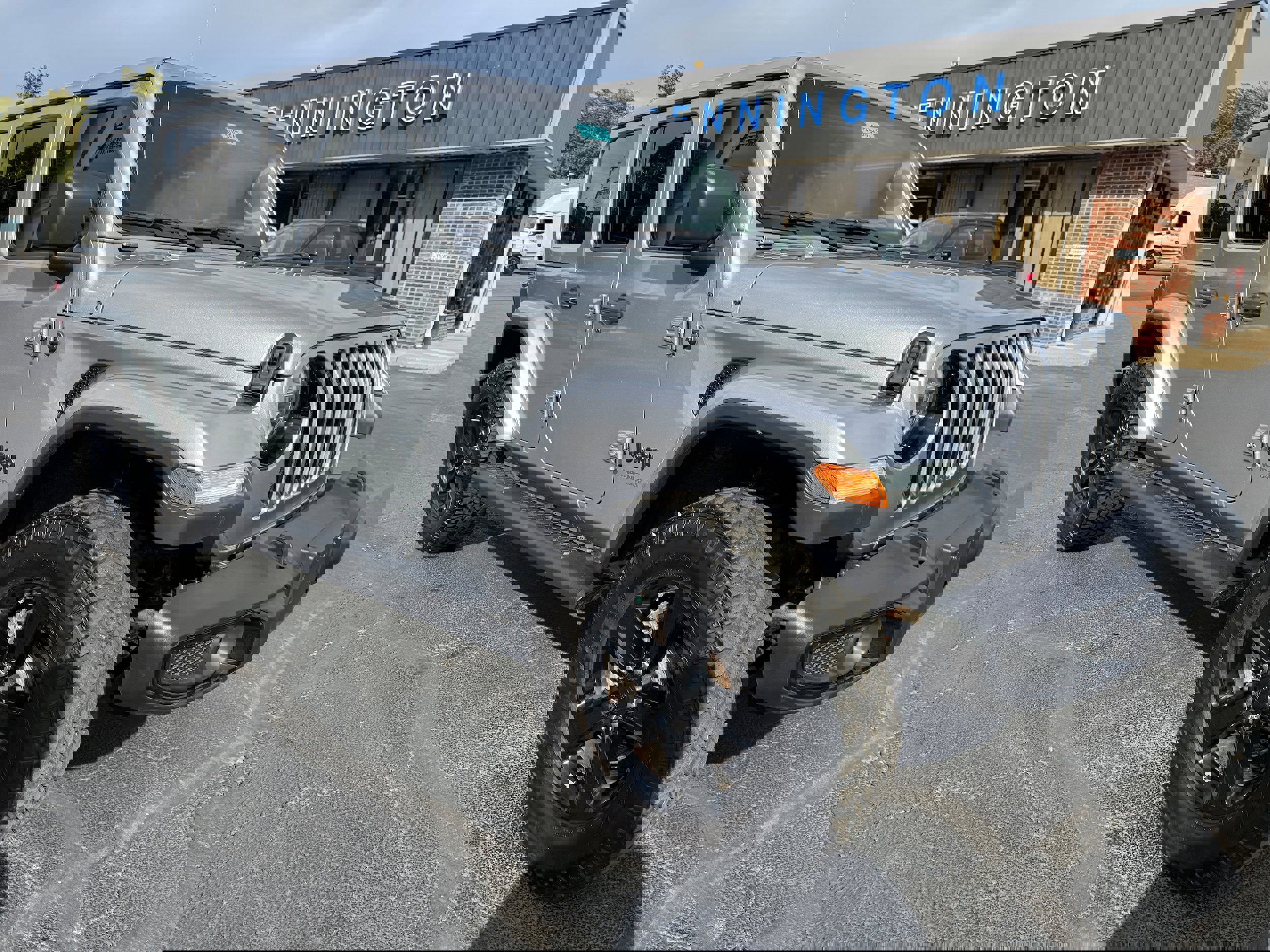 Used 2020 Jeep Wrangler Unlimited Sahara image 9