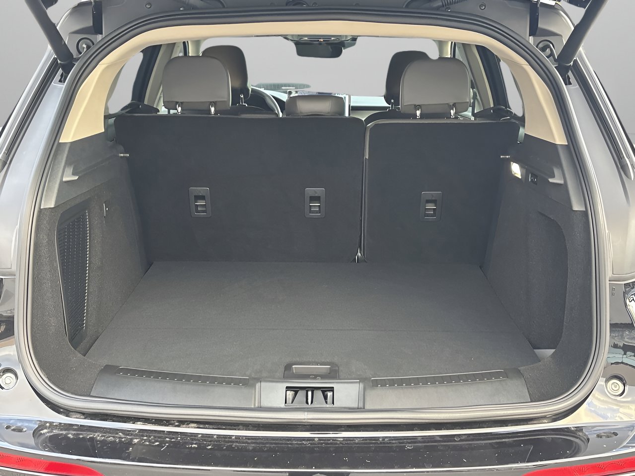 Used 2025 Lincoln Corsair FWD w/ Equipment Group 101A image 27