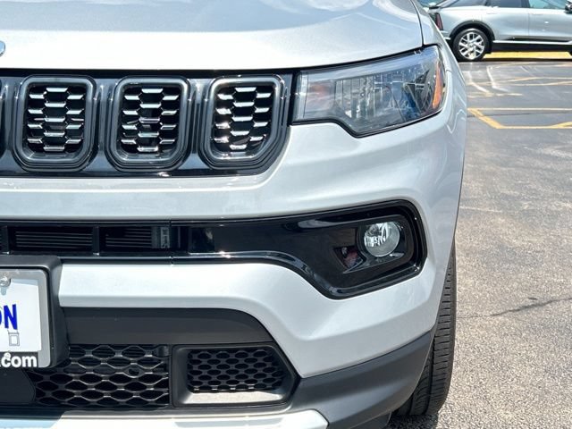 Used 2025 Jeep Compass Limited AWD/4WD image 3
