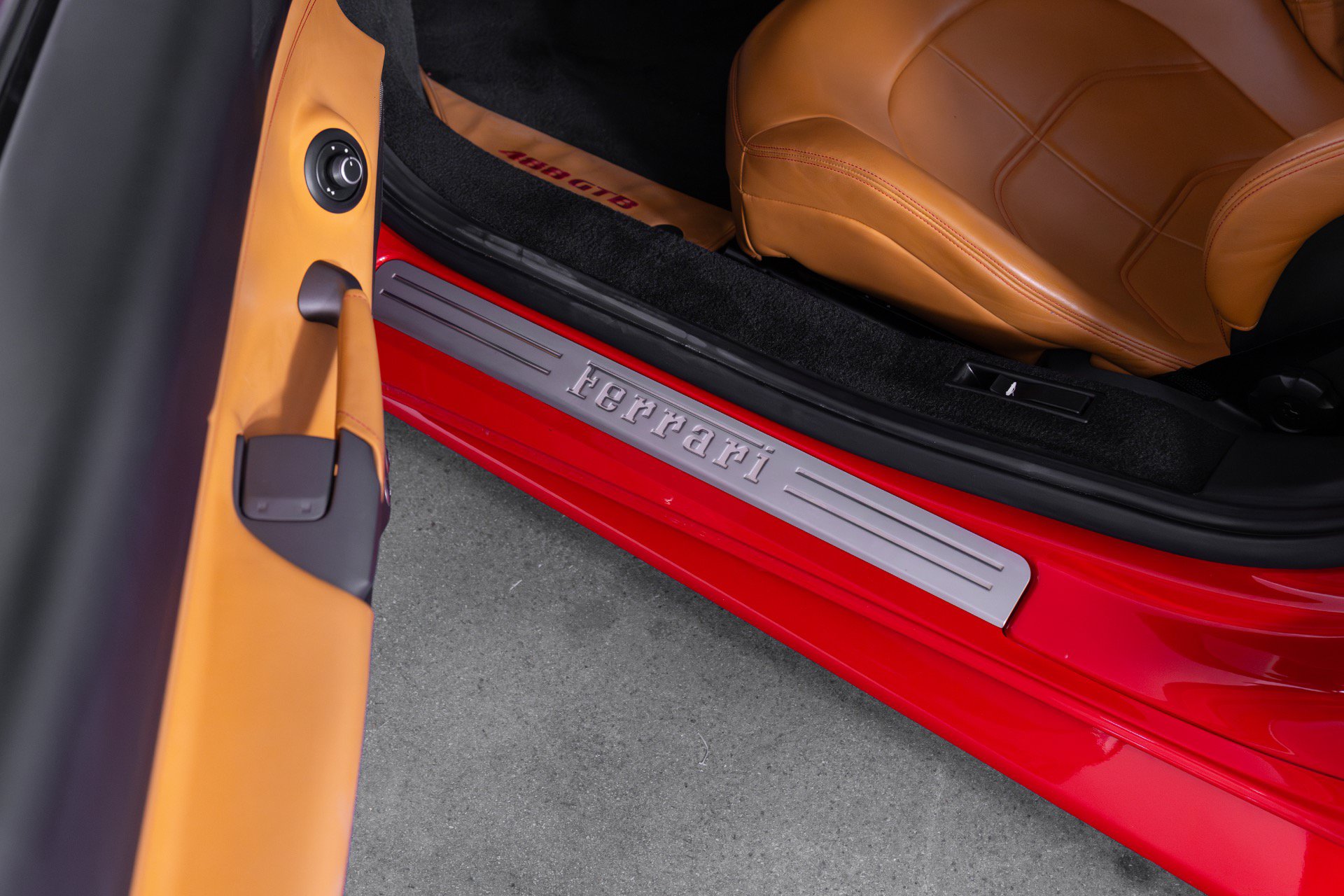 Used 2017 Ferrari 488 GTB RWD image 35