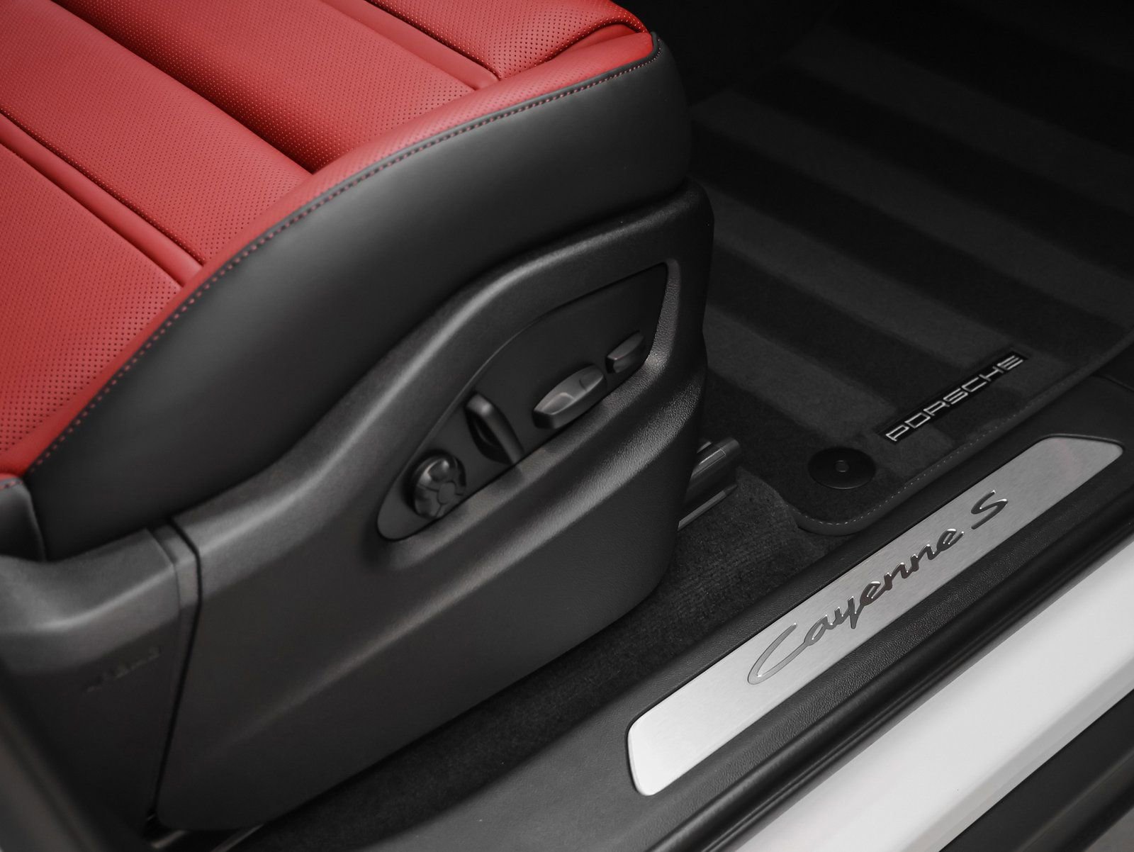 New 2026 Porsche Cayenne S image 24