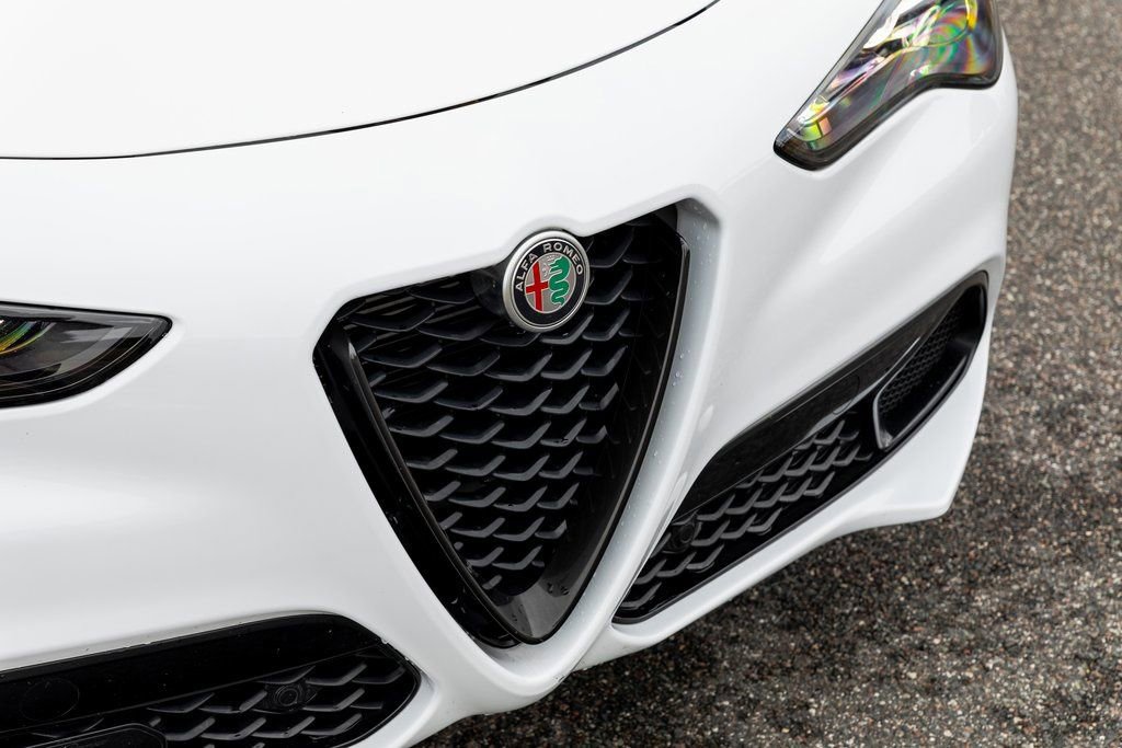 Used 2024 Alfa Romeo Stelvio Veloce image 9