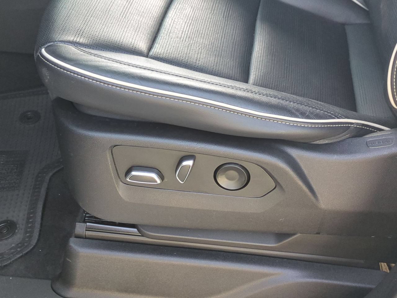 Used 2022 Cadillac Escalade Premium Luxury RWD image 36
