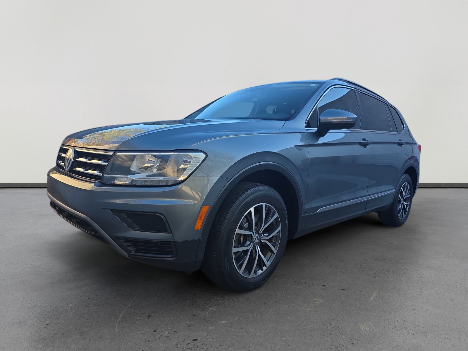 Used 2020 Volkswagen Tiguan SE w/ Panoramic Sunroof Package