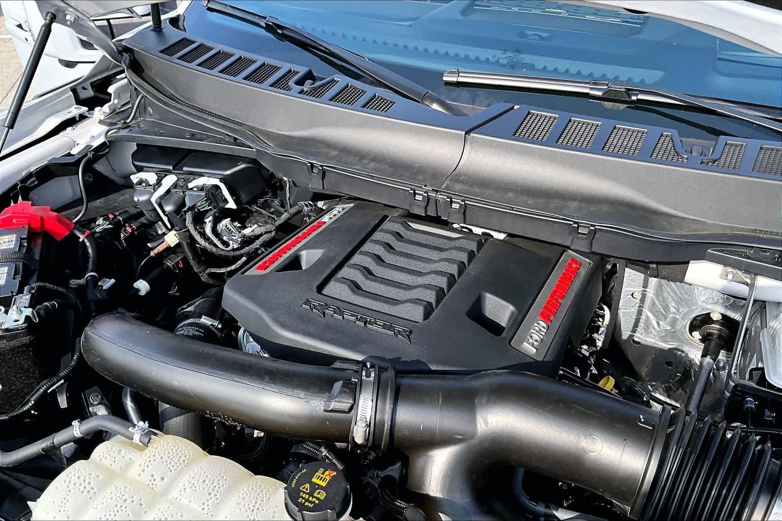 Used 2025 Ford F150 Raptor AWD/4WD image 32