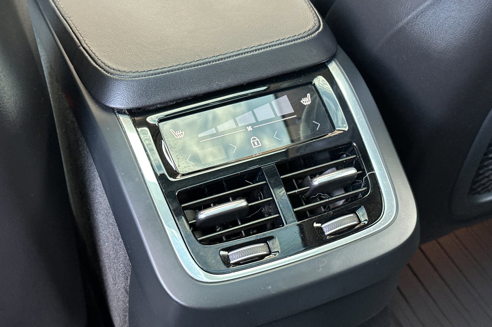 Certified 2023 Volvo XC90 B6 Plus w/ Protection Package Premier AWD/4WD image 14