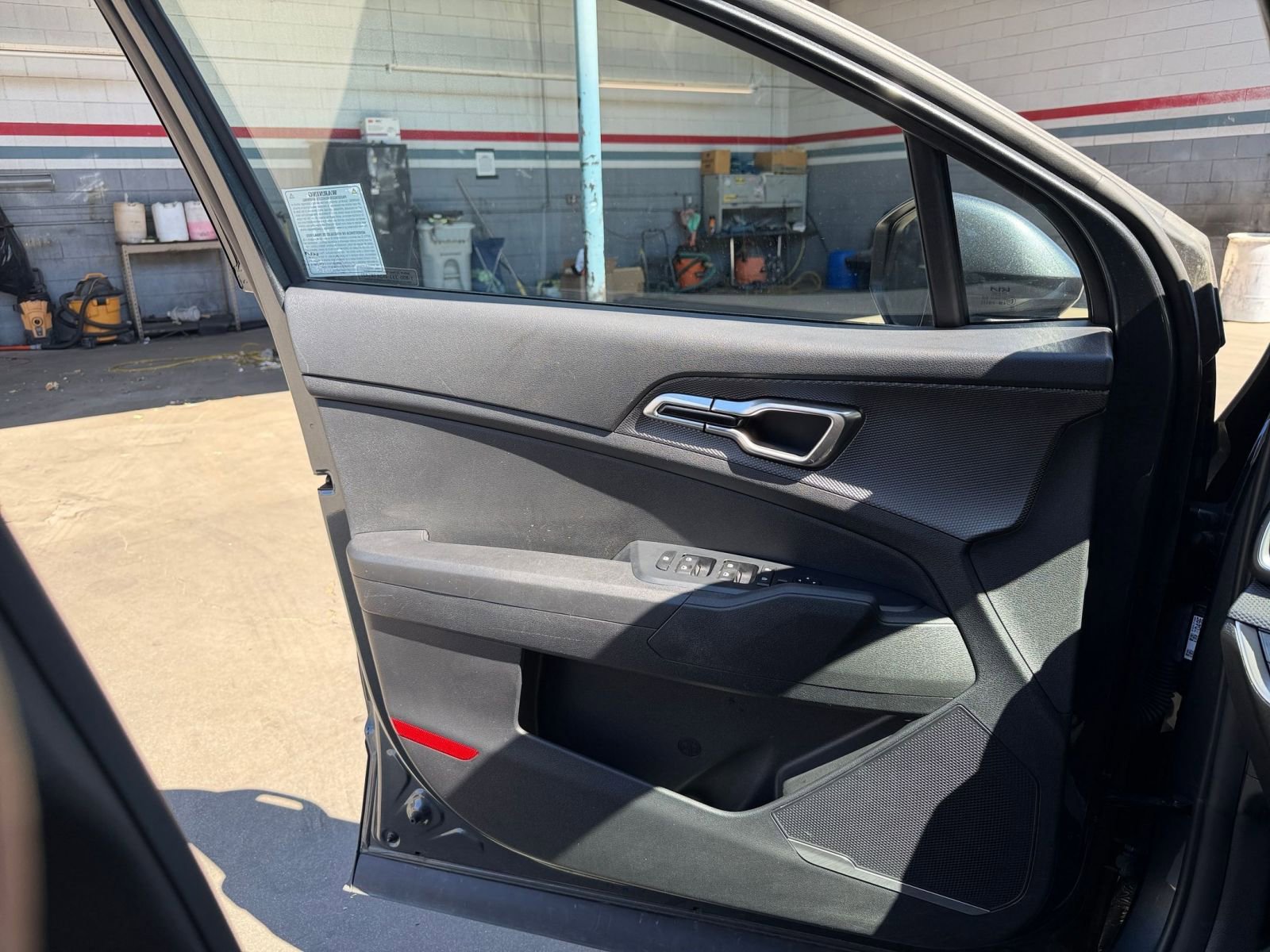 Used 2025 Kia Sportage LX image 18