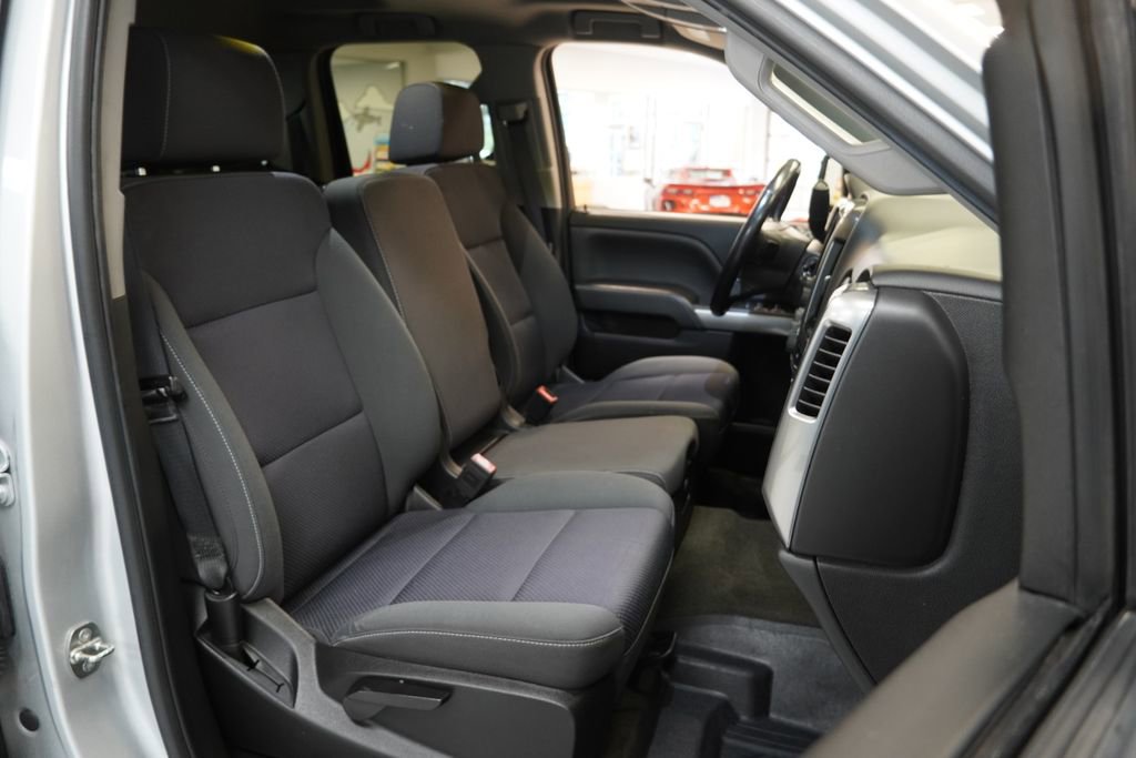 Used 2018 Chevrolet Silverado 1500 LT w/ LPO, Black Pack AWD/4WD image 31