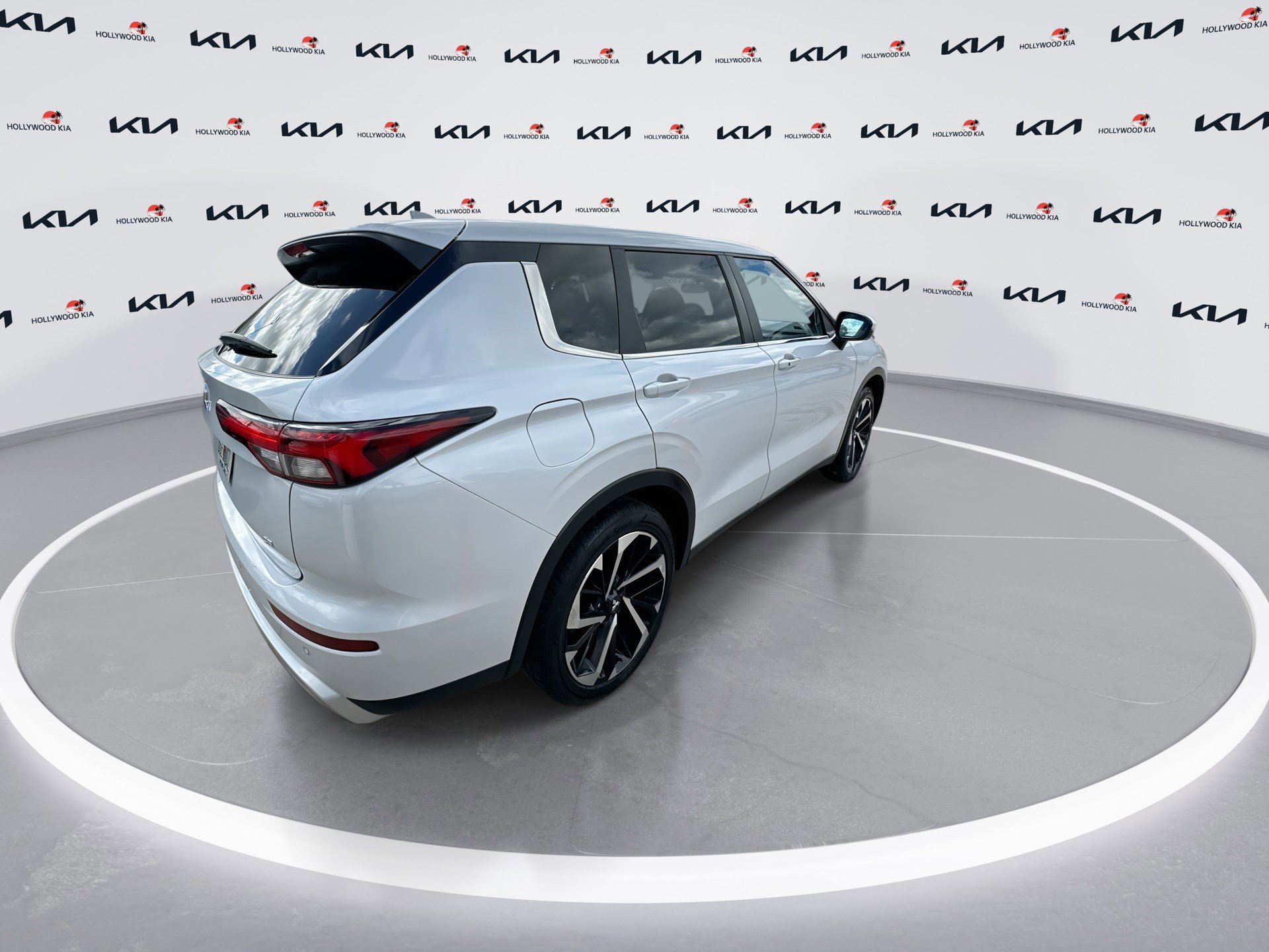 Used 2024 Mitsubishi Outlander SE Black Edition image 8