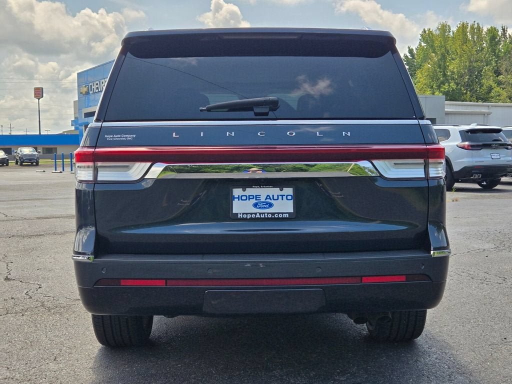 Used 2024 Lincoln Navigator Reserve AWD/4WD image 4