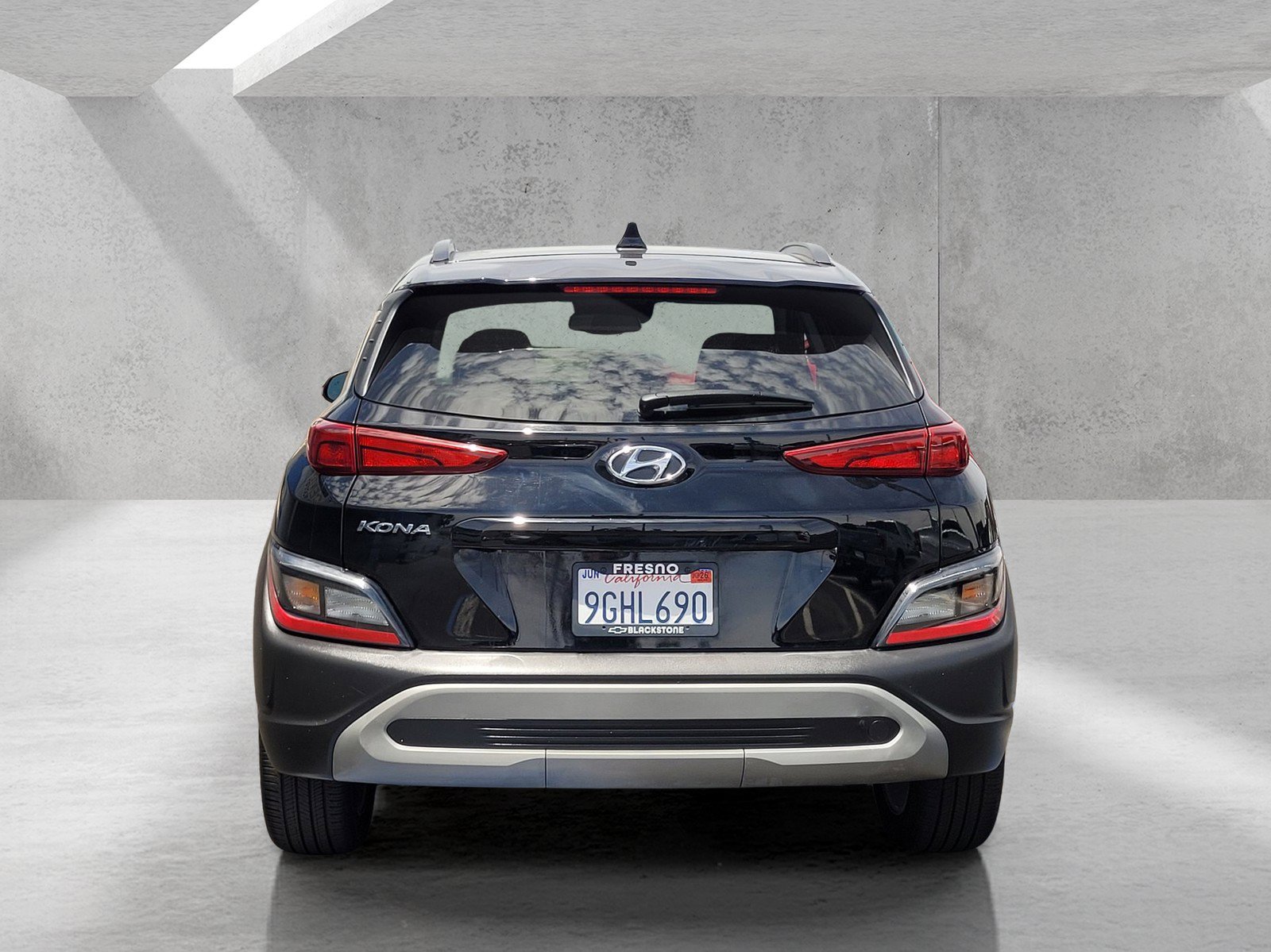 Used 2023 Hyundai Kona SEL w/ Cargo Package FWD image 5