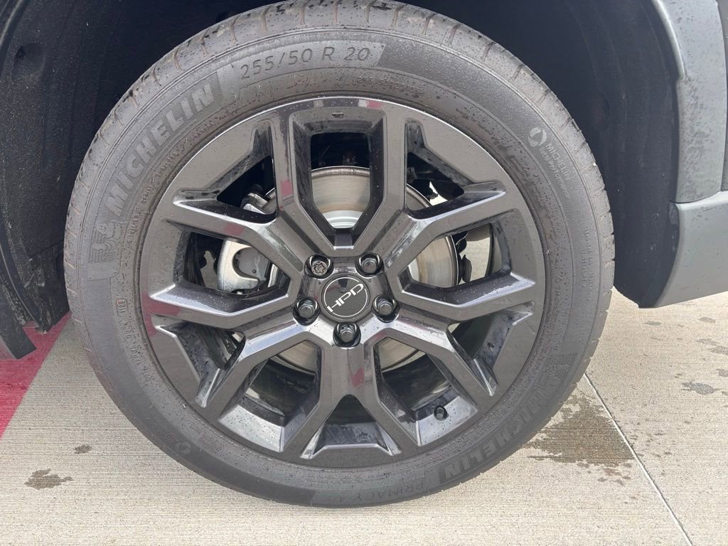 Used 2025 Honda Pilot Touring image 11