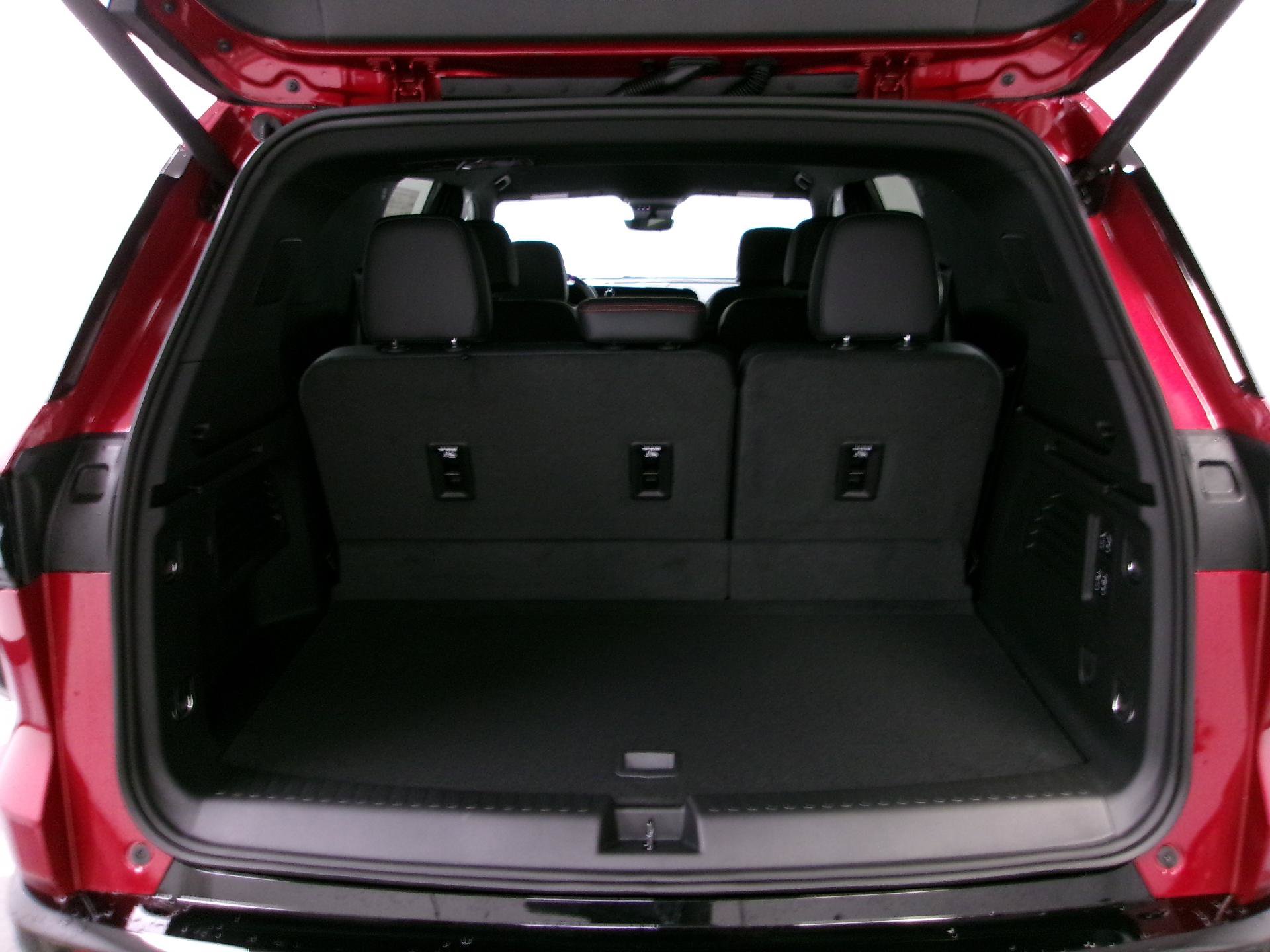 New 2026 Chevrolet Traverse RS w/ LPO, Floor Liner Package FWD image 13