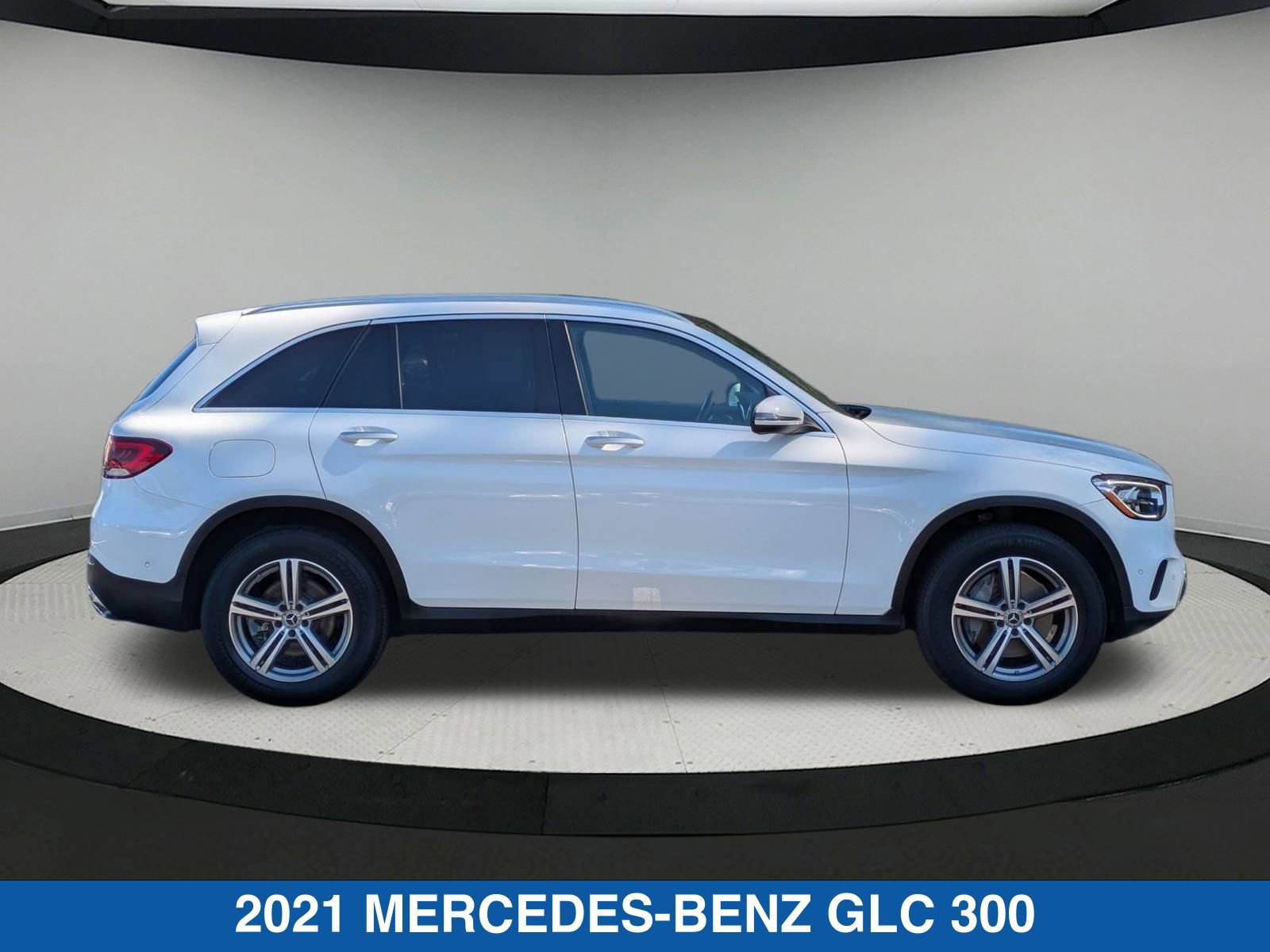 Used 2021 Mercedes-Benz GLC 300 4MATIC image 2