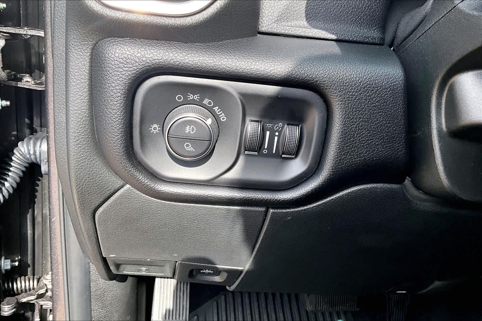 Used 2025 RAM 2500 Laramie AWD/4WD image 34