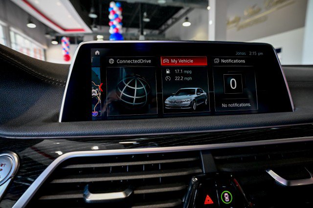 Used 2019 BMW 750i xDrive w/ M Sport Package AWD/4WD image 37