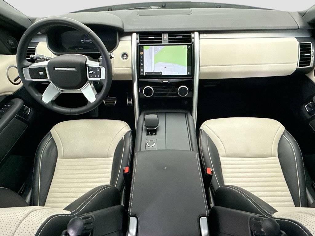 Used 2024 Land Rover Discovery Dynamic SE AWD/4WD image 13