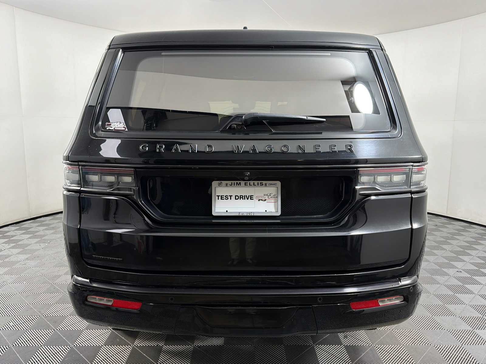 Used 2023 Jeep Grand Wagoneer Series III w/ Rear Seat Video Group 1 AWD/4WD image 5