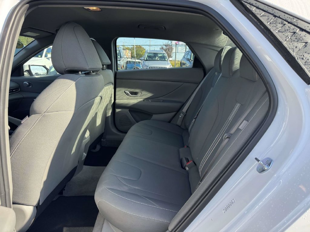 Used 2024 Hyundai Elantra SEL FWD image 12