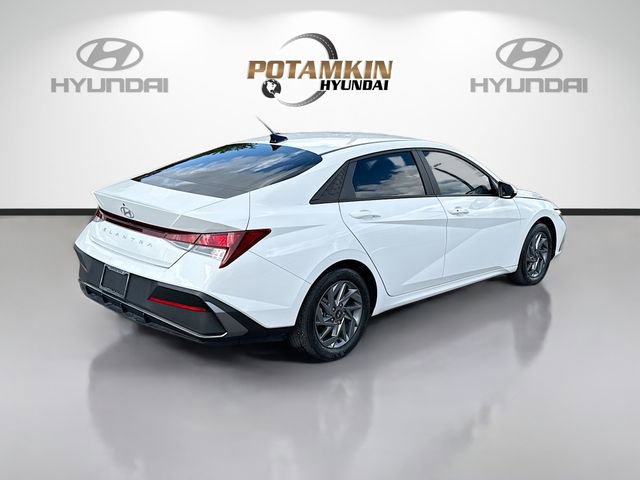 Used 2024 Hyundai Elantra SEL image 5