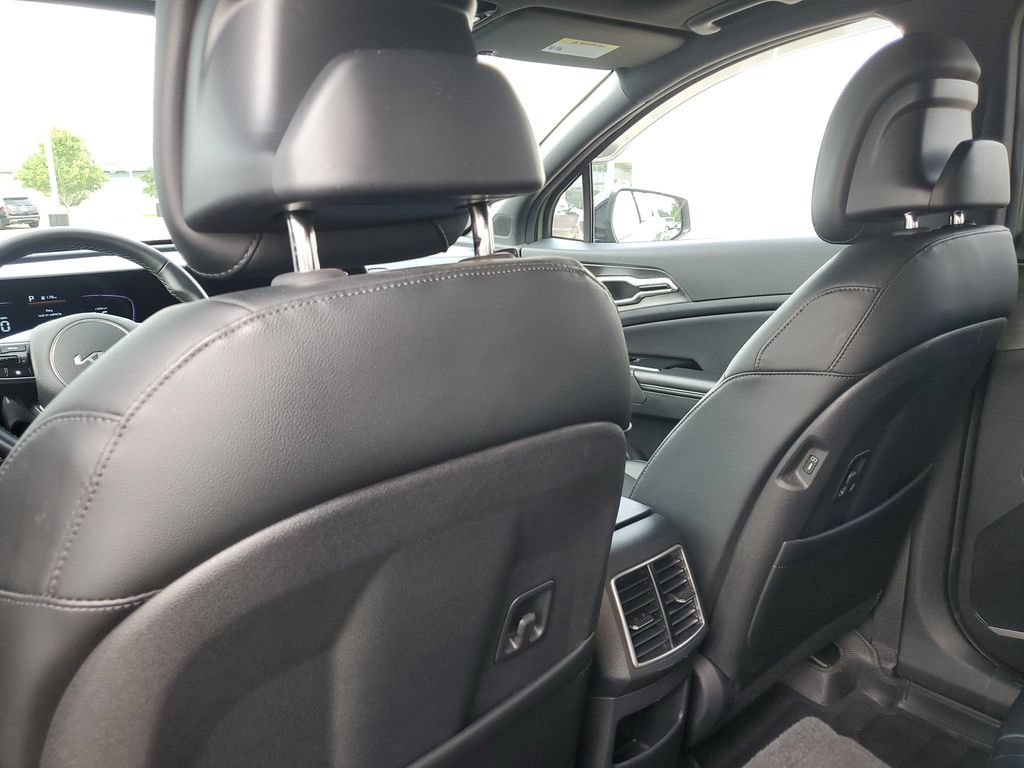 Used 2023 Kia Niro SX Touring FWD image 31