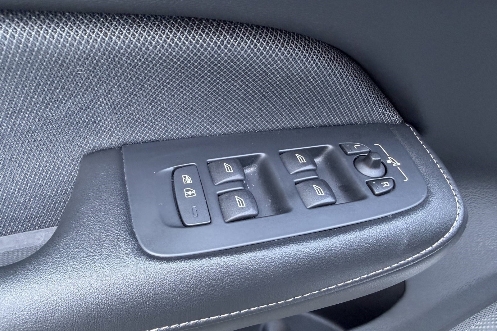 Used 2024 Volvo S60 B5 Plus w/ Climate Package FWD image 14